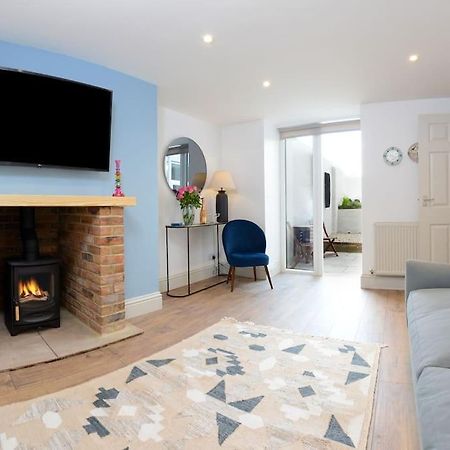 Apartment West With Free Parking Whitby Eksteriør billede