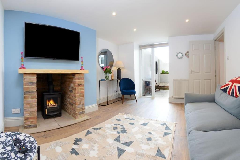 Apartment West With Free Parking Whitby Eksteriør billede