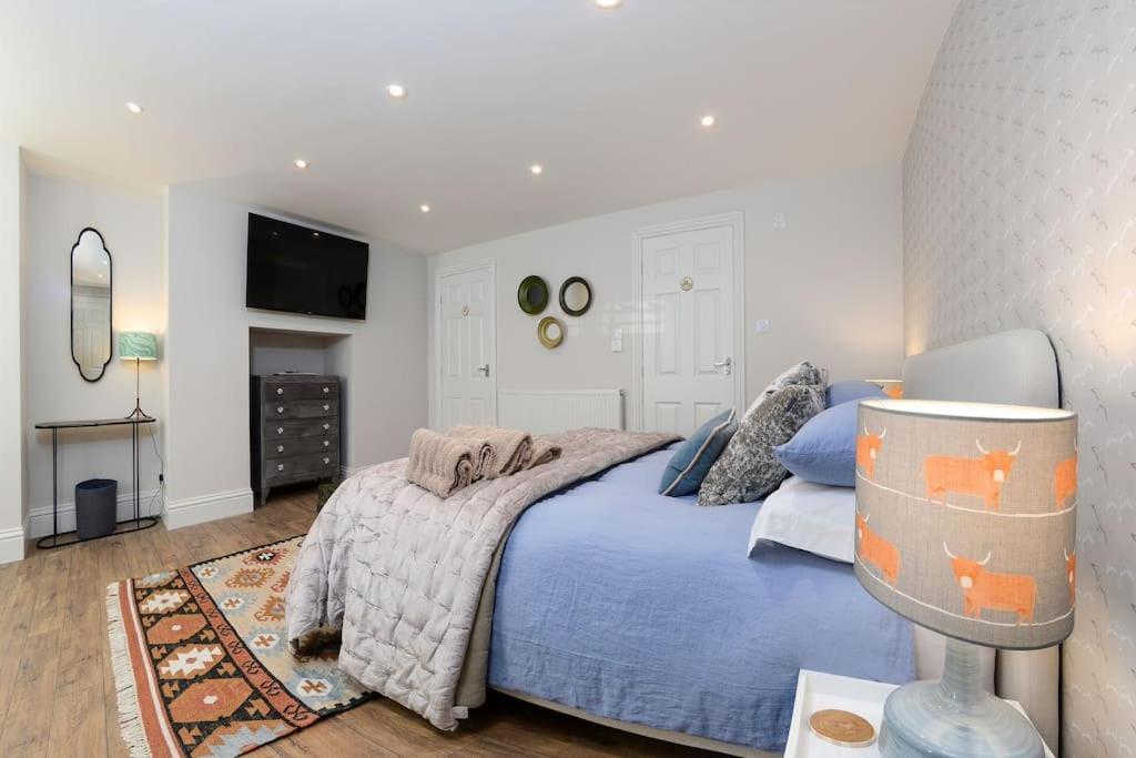 Apartment West With Free Parking Whitby Eksteriør billede